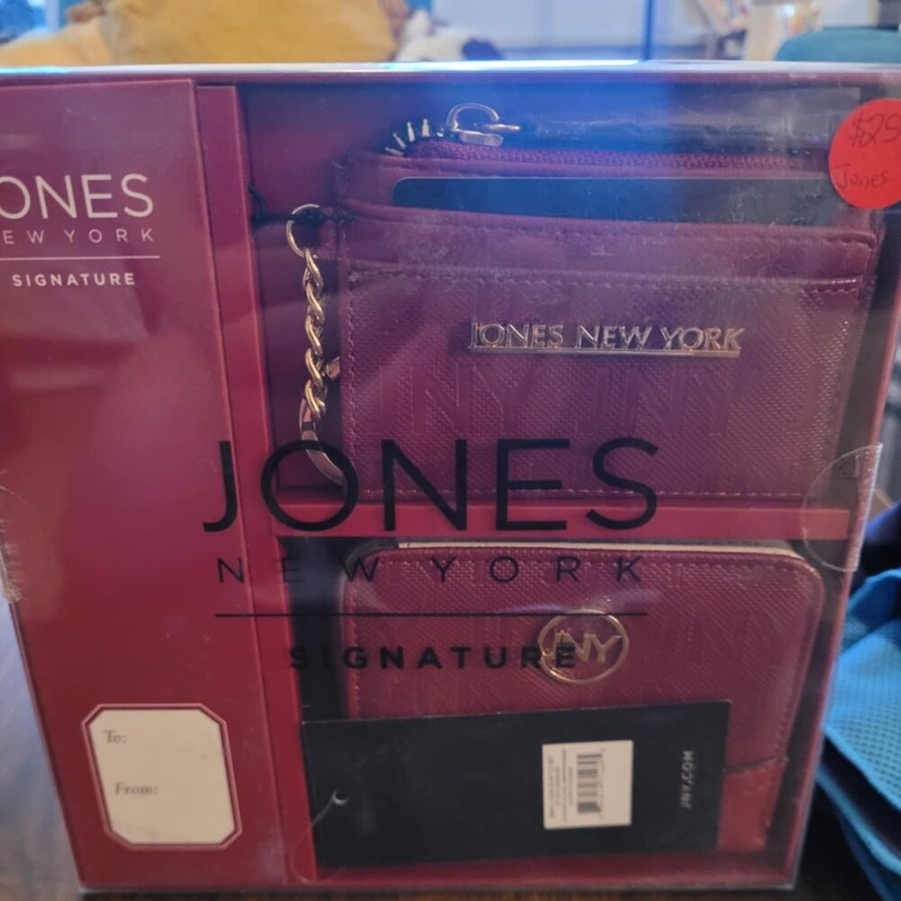 NEW Jones New York Signature Wallet And Keychain Card Holder Set Red
